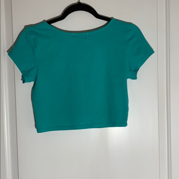 Teal crop top. Size M - Picture 4 of 4